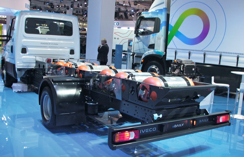 Iveco Daily s palivovými články Hyundai a tlakovými nádržemi na vodík