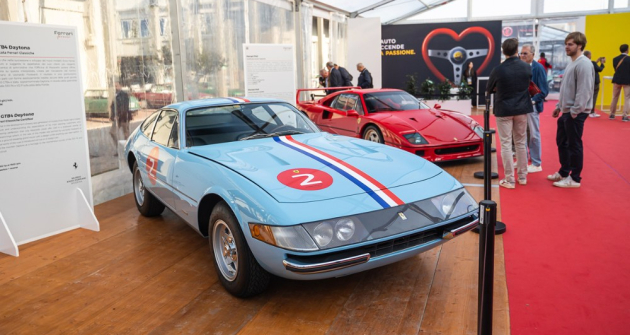Hned u vchodu návštěvníky přivítala expozice Ferrari Classiche. K vidění byl i model 365 GT/4 Daytona v závodní livreji Hned u vchodu návštěvníky přivítala expozice Ferrari Classiche. K vidění byl i model 365 GT/4 Daytona v závodní livreji