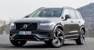 S černými doplňky provedení R-Design vypadá Volvo XC90 nadčasově elegantně