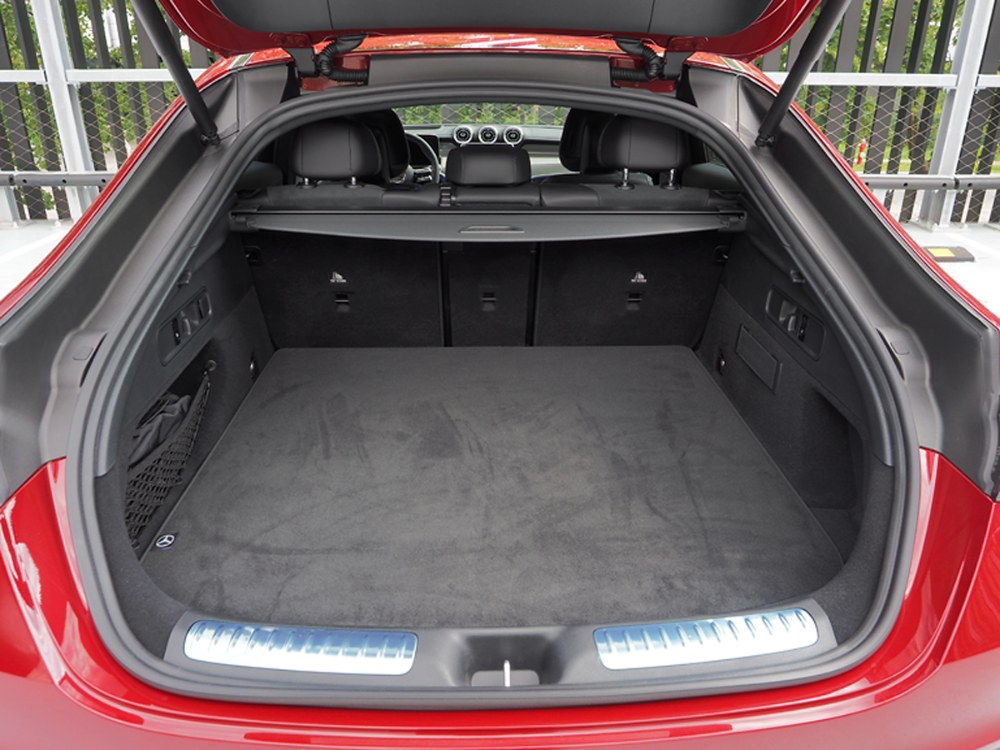 Plug-in hybridní varianty mají zavazadlový prostor menší o 155 litrů