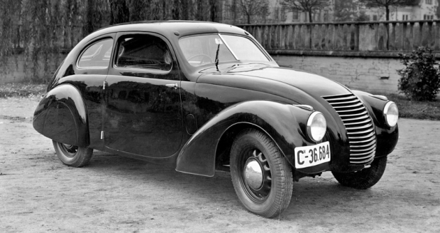 První aerodynamický vůz Škoda Rapid na snímku pořízeném na podzim 1938