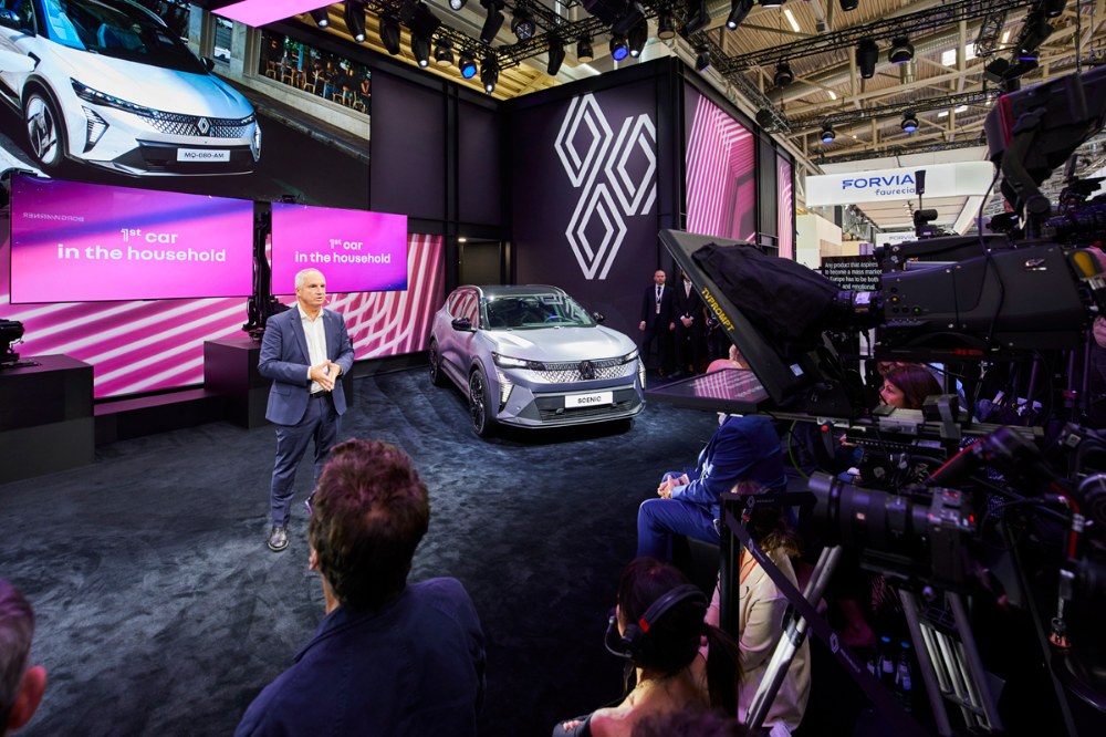Renault na IAA Mobility poprvé ukázal ­novou generaci typu Scénic, jenž bude mít výhradně elektrický pohon