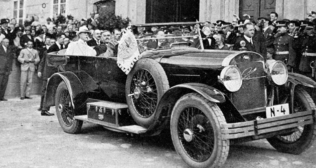Prezident Masaryk v červnu 1929 v Brně ve faetonu Škoda Laurin a Klement 350