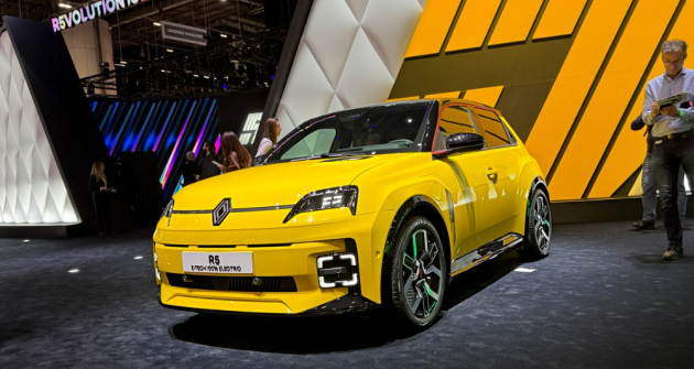 Největší hvězda letošního autosalonu v Ženevě měří na délku 3920 mm, nabízí pětimístný interiér, zavazadlový prostor s objemem 326 litru a v podlaze umístěný akumulátor s kapacitou 40 nebo 52 kWh. K dispozici bude ve třech výkonových verzích – 70, 90 a 110 kW (95, 120 a 150 k), vždy s pohonem předních kol. Nový Renault 5 svým designem přirozeně navazuje na první a druhou generaci tohoto typu z roku 1972, nicméně je také na první pohled moderně pojatým vozem. Právě tato kombinace spolu s nápaditými detaily zvenku i zevnitř dodává vozu jeho přitažlivost