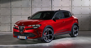 Sportovní švih v kompaktním podání! Alfa Romeo Junior vyniká i největšími ráfky, jaké se kdy na platformě eCMP2 objevily