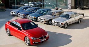 BMW řady 3 lze považovat za učebnici vývoje sportovního sedanu střední třídy. Každá ze sedmi generací má podélně uložené motory a primárně pohon zadních kol. Široká nabídka karoserií a motorů byla vždy silnou stránkou řady 3