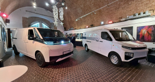 Vlevo větší a variabilnější Farizon SV, vpravo V6E