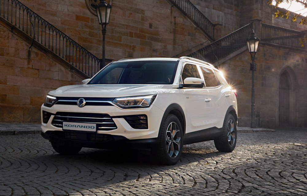Korando – Atraktivní, stylové SUV vytváří jedinečnou rovnováhu mezi praktičností, pohodlím a skvělou výbavou pro každodenní použití.