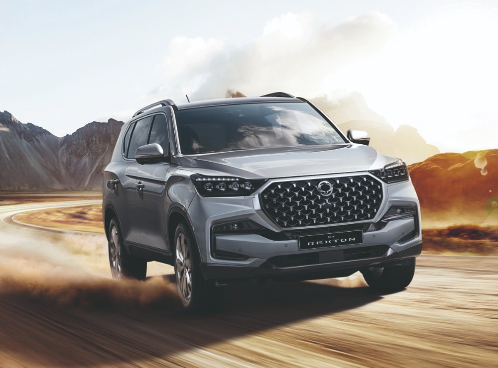 Rexton – Luxusní a výkonné SUV s pohonem 4x4, které zvládne i ty nejnáročnější podmínky, a přitom poskytuje prvotřídní komfort.