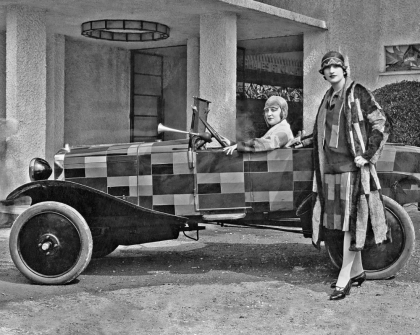 Ariès torpédo (1925), manekýny i vůz ve stylu art deco (BNF)