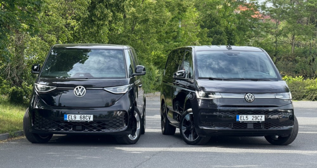 Bus in Black.  Lákají na podobné rozměry a černou barvu, jejich vlastnosti i technika se však zásadně liší
