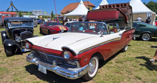Ford Fairlane 500 Skyliner (1957) ukazuje útroby unikátního sklápění pevné střechy