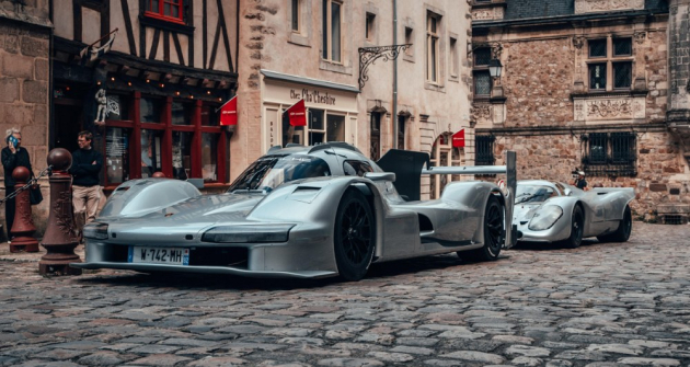 Část cesty ze Stuttgartu do Le Mans Porsche 963 RSP absolvo­valo se svým předchůdcem – jediným silničním typem 917 z roku 1975