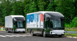 Prototypy Volta Distribution Vehicles, nejmenší DV16 a největší DV20 (vlevo)