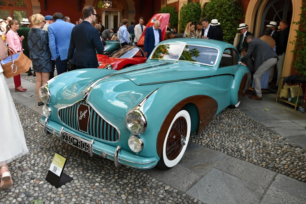 Talbot Lago T 25 Grand Sport (1948) nadchl publikum a zaujal porotu. Robert Kudela v neděli před plnou tribunou zdvihl vítězný pohár Talbot Lago T 25 Grand Sport (1948) nadchl publikum a zaujal porotu. Robert Kudela v neděli před plnou tribunou zdvihl vítězný pohár