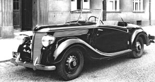 Také tento roadster Lady zhotovila v roce 1938 karosárna továrny Praga