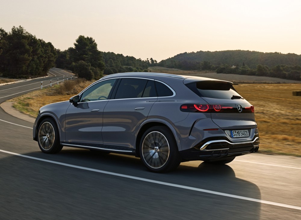 Mercedes-Benz GLC EQ – Zatímco BMW se drží klasických linií vozů SUV, Mercedes-Benz je spíše „SUV-kupé“