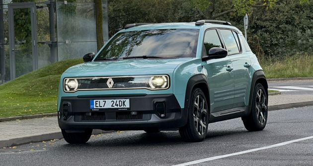 Renault 4 je klasický hatchback, ale přesněji ho lze popsat jako mírně zvýšený crossover
