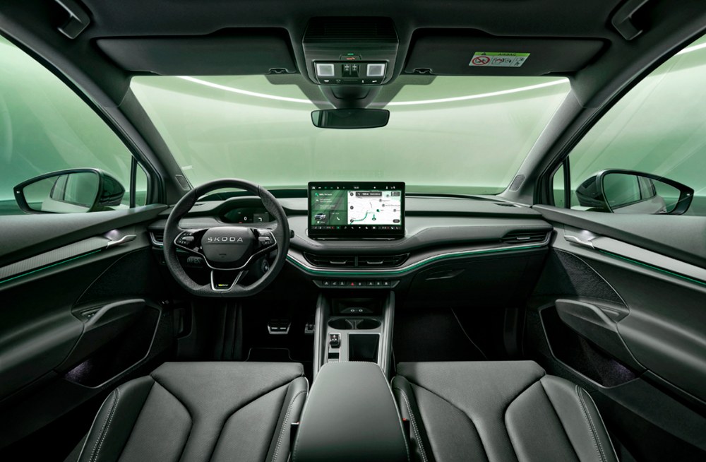 Interiér Enyaqu RS je k dispozici ve dvou verzích – sportovně laděné RS Lounge nebo elegantní RS Suite