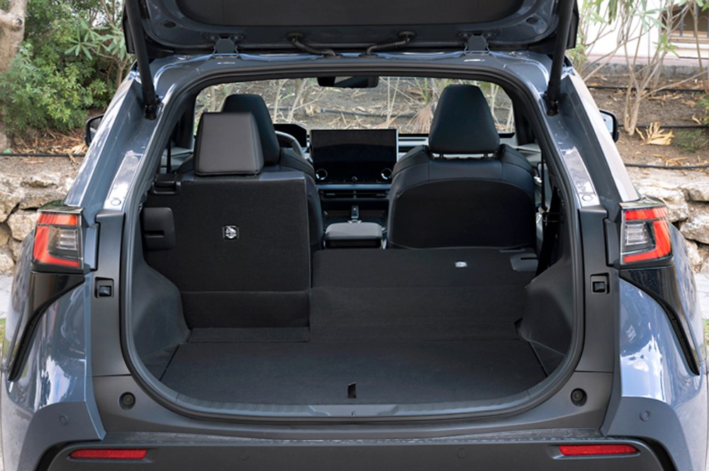 Zavazadlový prostor s objemem 452 l plně dostačuje pro rodinné používání. Vpředu úložný prostor chybí