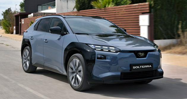 Nová příď je jednodušší. Světlomety nyní dostaly šest světelných segmentů, jež mají symbolizovat šestici hvězd v logu Subaru