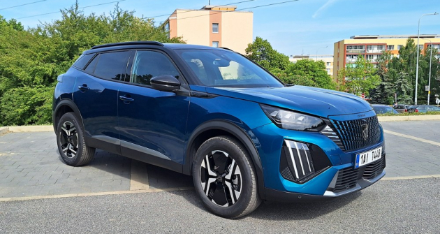 Součástí modelu GT je sada originálních stylistických prvků včetně leskle černých dekorů