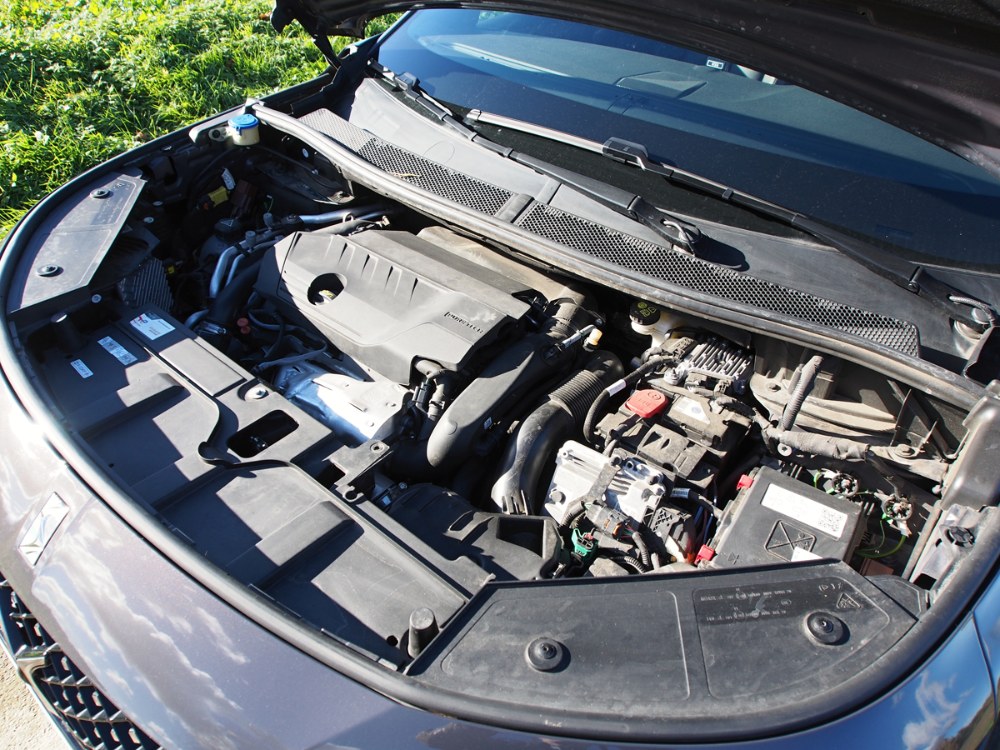 Jeden z posledních zážehových čtyřválců evropského Stellantisu! Poháněcí ústrojí je skvěle sladěné, ovšem efektivní je pouze při průběžném nabíjení trakčního akumulátoru