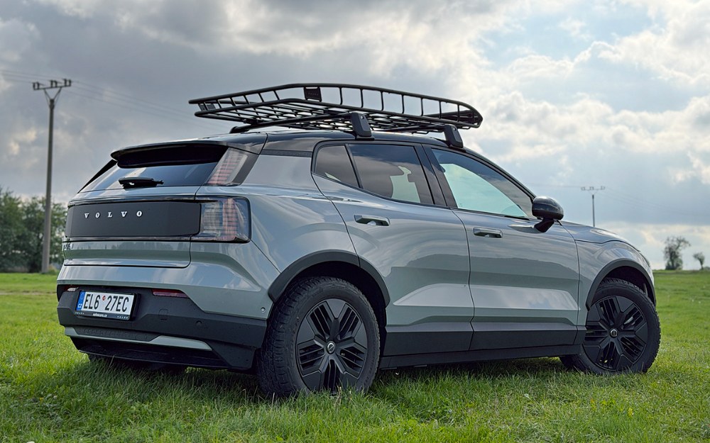 Kvalitně působící zahrádka na střeše je praktická, výrazně ale zvyšuje odpor vzduchu a hlučnost