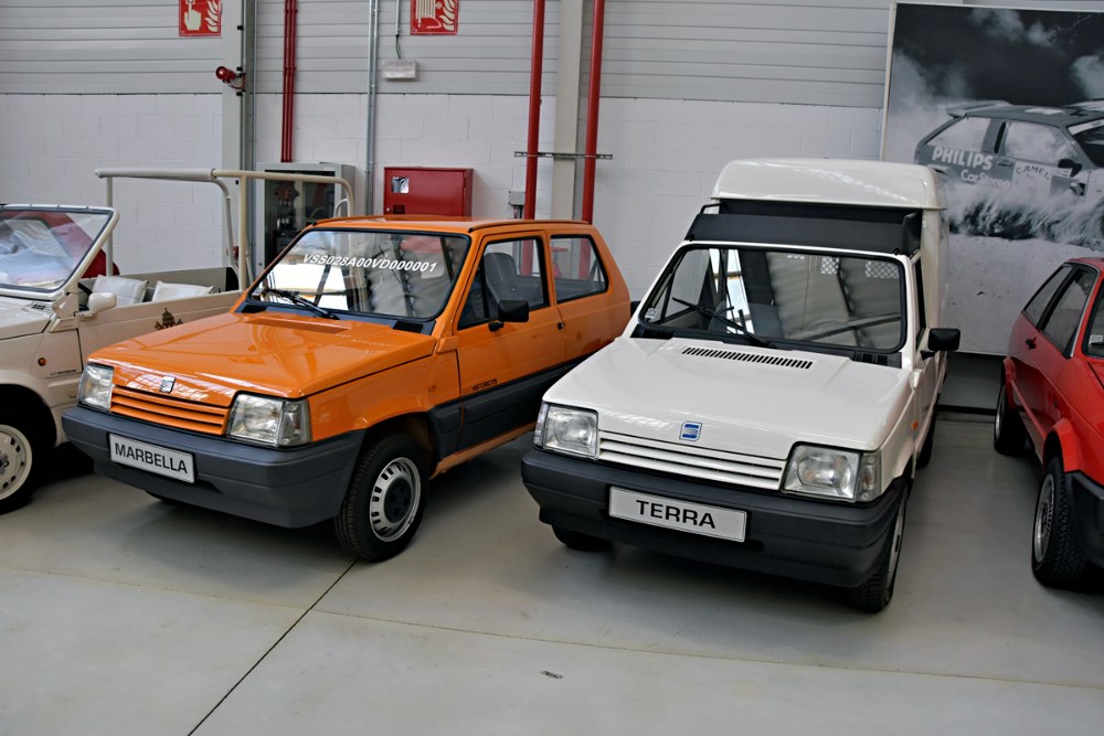 Seat Marbella, vzdalující se bratranec Fiatu Pandy (903 cm3/41 k; 1986–1998; 597 151 kusů), a jeho rozvážková verze Terra. Zajímavá je také tím, že se stala prvním malým Seatem se vznětovým motorem a prvním Seatem s agregátem VW Group. V období 1987–1990 jich vzniklo 166 601 kusů