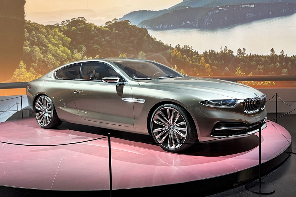 BMW Gran Lusso Coupé (2013). Společný projekt BMW a Pininfariny s dvanáctiválcem a luxusní karoserií, která inspirovala pozdější modely BMW