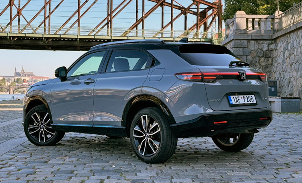 Zavazadlový prostor má v základním uspořádání objem 335 litrů. Po sklopení opěradel vznikne rovná ložná plocha a prostor se zvětší až na 1305 litrů