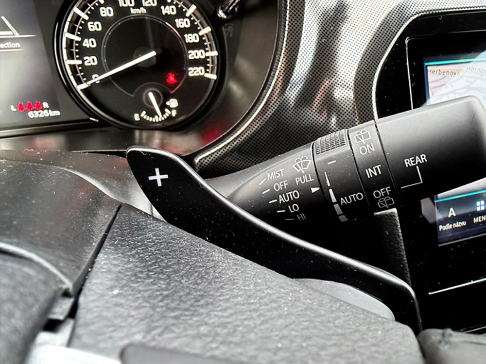 Kromě automatického režimu má řidič k dispozici možnost manuální sekvenční volby převodových stupňů