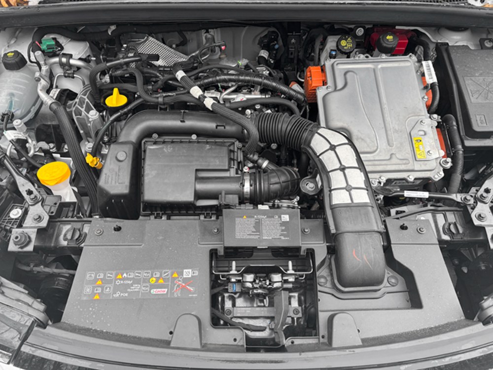 Hybridní pohonná jednotka E-Tech je nyní vybavena motorem 1,8 litru s přímým vstřikováním paliva, který nahrazuje dřívější jednotku 1,6 litru s nepřímým vstřikováním