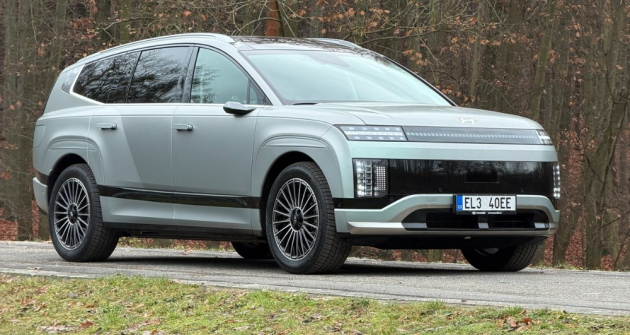 Zrychlení z 0 na 100 km/h za 5,2 sekundy působí u takto těžkého vozu opravdu impozantně