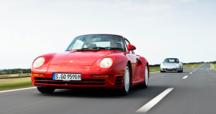 Řídit 959 tak, jak se sluší a patří, stále vyžaduje 100% koncentraci, ale také značné odhodlání, protože teprve ve vyšších sférách využitelných otáček ukazuje svou pravou a dost nekompromisní tvář