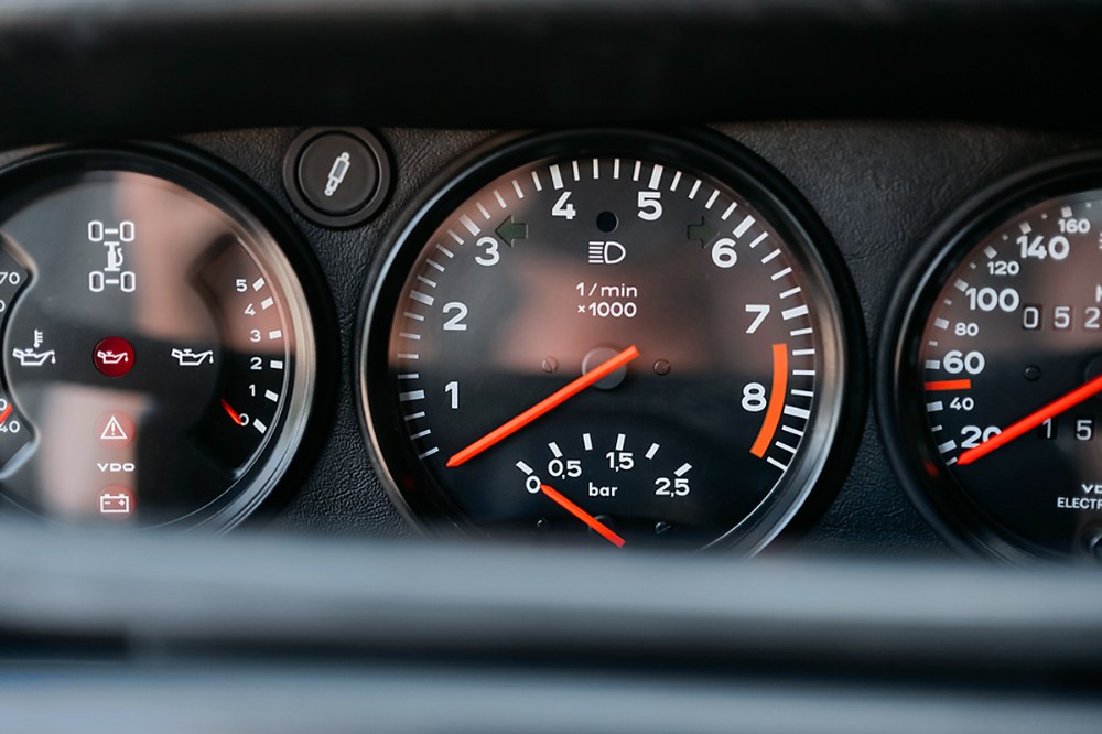 Červené pole začíná u 7200 min-1, ovšem ta pravá „divočina“ nastává už kolem 4300 min-1