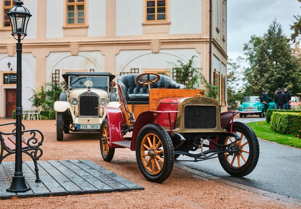Voituretta A (1906), první sériový automobil z Mladé Boleslavi, zapůjčená z pozoruhodných sbírek Samohýl­ ­Motor Veterán