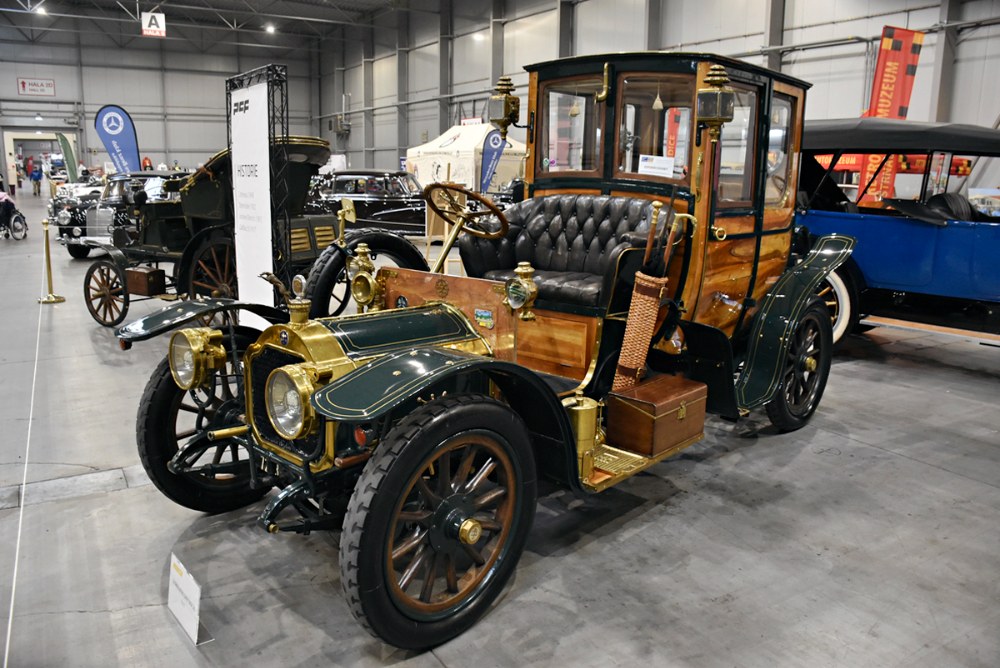 Firma Lorraine-Dietrich založená v roce 1864, vůz na snímku pochází z roku 1907. Je osazen karosérií firmy J. Rotschild + Fils Paris