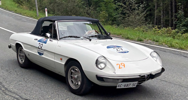 Mnoho posádek mimo oficiální soutěž jelo spíše vyhlídkovou jízdu