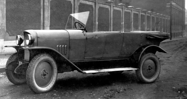 Čtyřmístný otevřený vůz Praga Alfa ročníku 1923 se čtyřválcovým motorem 1,2 litru