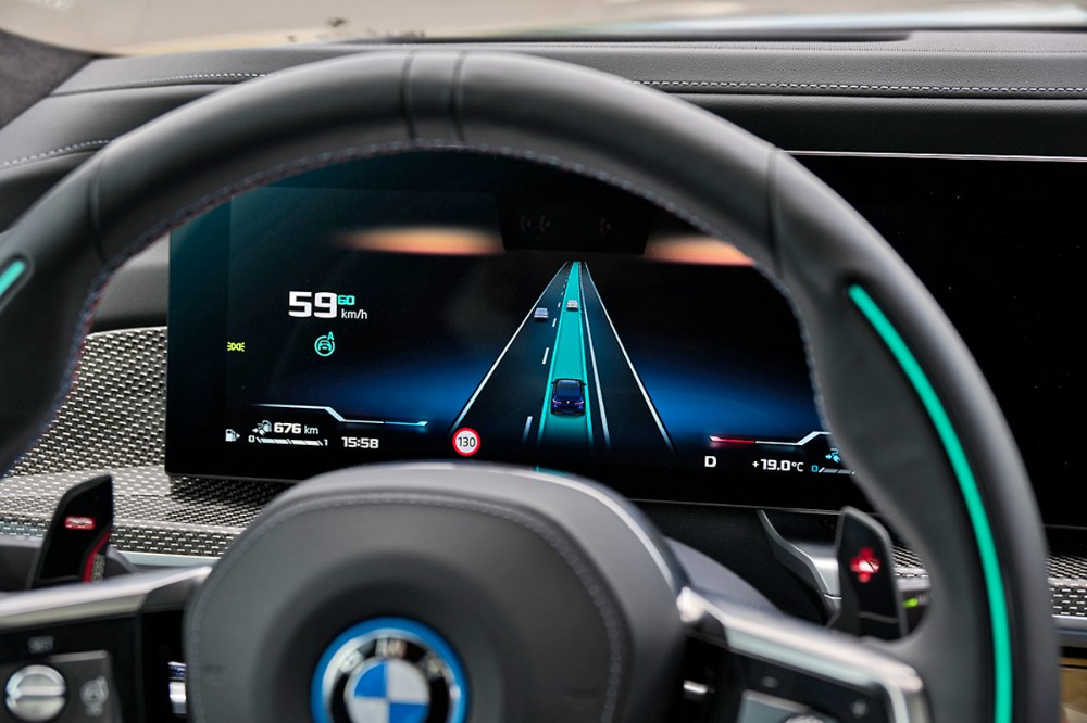 Vůz řidiči jízdu, kdy má jeho výrobce odpovědnost za škody, jednoznačně indikuje