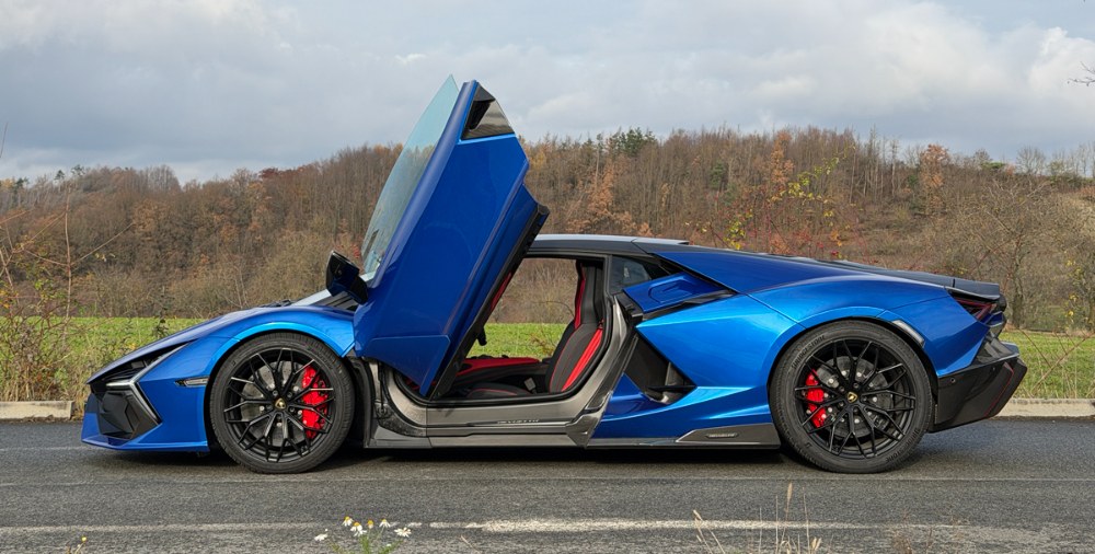 Lamborghini Revuelto