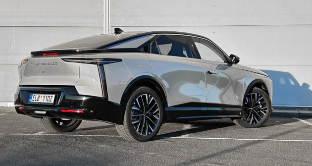 DS No8 LR FWD Etoile