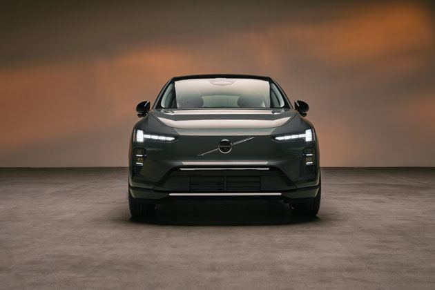 Nové Volvo EX60 s dojezdem až 810 km a cenou od 1 562 000 Kč startuje ve velkém stylu. Volvo krátce po premiéře navyšuje výrobu a v březnu jej představí na roadshow v Česku.