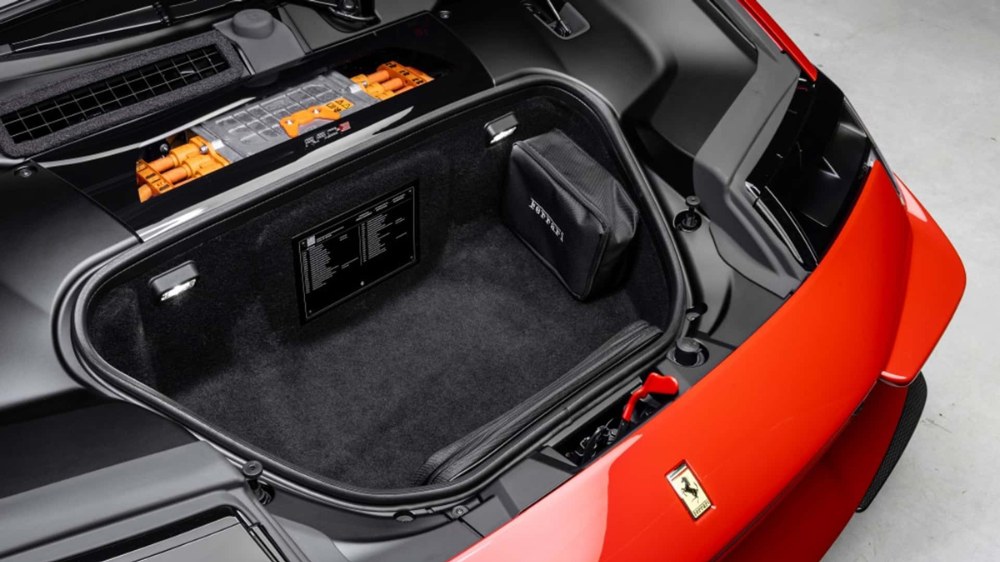 „Frunk“ tohoto Ferrari pojme 74 litrů zavazadel