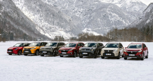 Suzuki má aktuálně v nabídce čtyři vlastní modely s pohonem všech kol, využívající z pohledu techniky tři různé systémy. Doplňuje je typ Across, původem od Toyoty