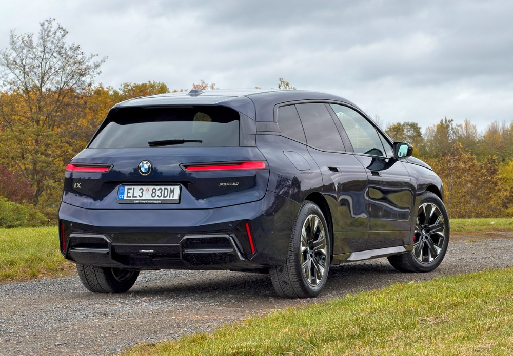 BMW iX
