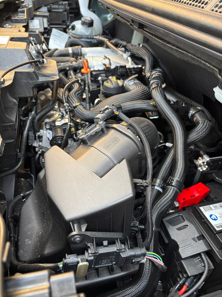 Ulysse přichází s větším motorem 2.2 MTJ, který je standardně spojen s 8stupňovou samočinnou převodovkou. Jde o významnou změnu k lepšímu