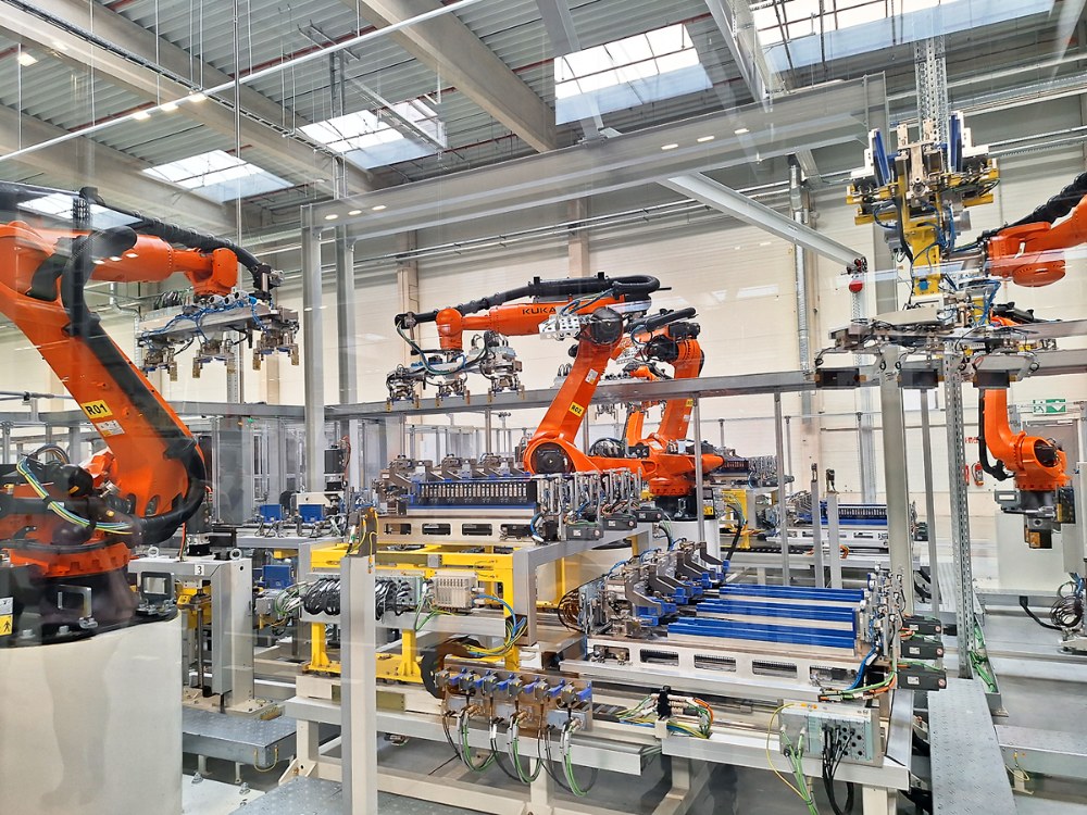 Robot skládá jednotlivé články k sobě