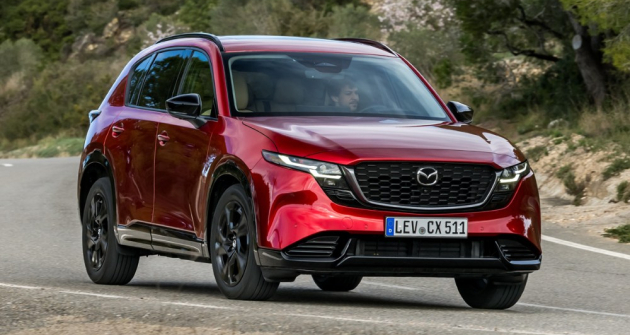 Nová generace Mazdy CX-5 je o 140 mm delší než předchůdce, zachovává si ale jeho dynamické proporce